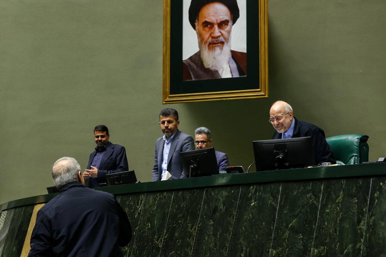 از پزشکیان ۱۴۰۳ تا پزشکیان ۱۴۰۴؛ جراحی اقتصادی بر سر سفره مردم/ دولت چهاردهم ایده و برنامه‌ای برای مدیریت شرایط اقتصادی ندارد؟