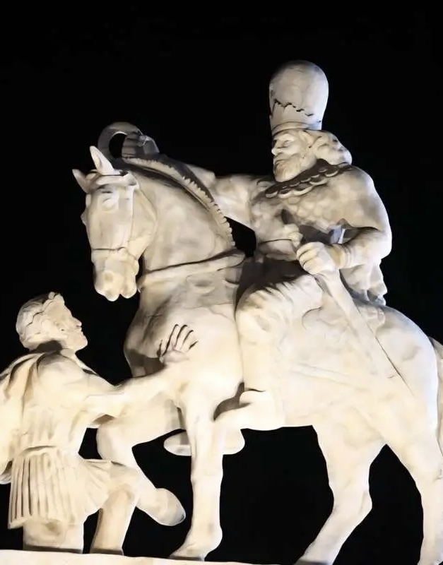 مجسمه والرین به فرودگاه مهرآباد رسید