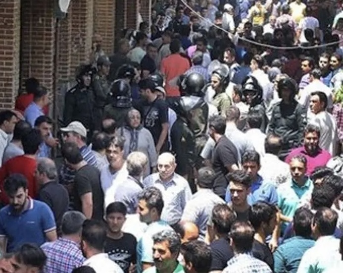 مروری بر اعتراضات کسبه تهران/ چرا بازار فریاد می‌زند؟