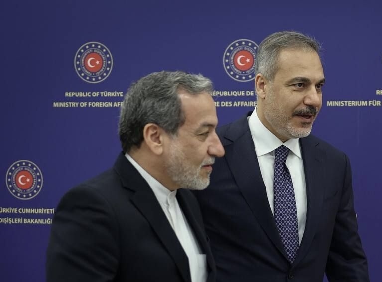 گفت وگوی تلفنی وزرای خارجه ایران و ترکیه در مورد مذاکرات هسته‌ای جاری