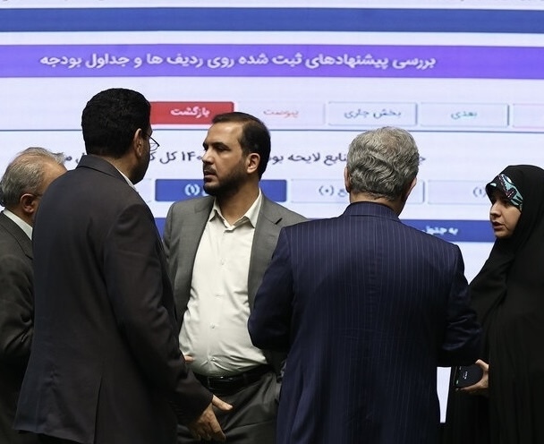 تصویب افزایش ۲۱ تا ۴۳ درصدی حقوق کارکنان در سال آینده / قالیباف: همه حقوقها حداقل ۳۲ درصد افزایش مییابد / حداقل حقوق ۱۸ میلیون و ۷۰۰ هزار / حداقل حقوق بازنشستگان ۱۶ میلیون و ۸۰۰ هزار / سقف پاداش پایان خدمت بازنشستگان ۷۵۰ میلیون