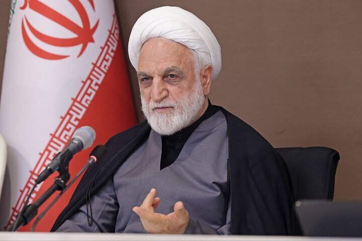 رئیس قوه قضائیه: وقتی دستگاه امنیتی اطلاع می‌دهد که فلان مقدار در جریان اغتشاشات دستگیر شده‌اند، باید تفکیک‌های لازم را انجام دهد؛ یعنی مردم بدانند لزوماً هر دستگیر شده‌ای جزو متهمین نیست، شاید عده‌ای به واسطه بی‌گناهی، همان ابتدا به سرعت آزاد شوند/ ممکن است عناصری از روی غفلت آمده باشند و مبادرت به جنایات سنگینی کرده باشند، در مواجهه با آن‌ها باید بدون اغماض، اما وفق مرّ قانون عمل کنیم