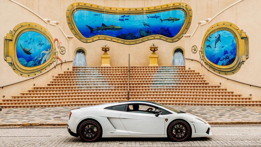 اکونومیست: شماری از مهاجران ثروتمند چینی به دوبی نقل مکان کرده‌اند، زیرا به دنبال مکانی هستند که امن و کم‌ مالیات باشد/ وارد کردن پول به دوبی نیز نسبت به بسیاری جاهای دیگر آسان‌تر است؛ استارتاپ‌های چینی در صحرا طلا می‌بینند/ ۳۷۰ هزار شهروند چینی در امارات متحده عربی زندگی می‌کنند؛ این آمار نسبت به سال ۲۰۱۹ رشد دو برابری داشته