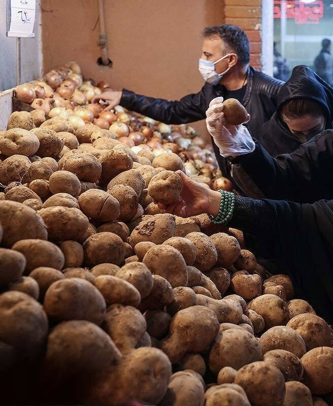 وزیر کار: از ۱۵ اسفند اقلام میوه و تره‌بار مانند سیب‌زمینی و پیاز به کالابرگ اضافه خواهند شد