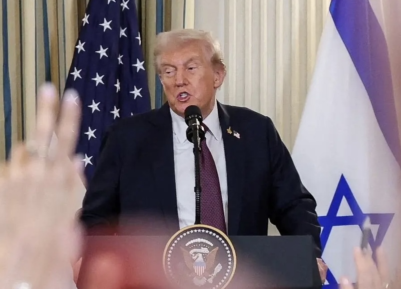 اکسیوس: برخی مشاوران ترامپ از او خواسته‌اند فعلاً از حمله به ایران خودداری کند / آن‌ها به رئیس‌جمهور آمریکا گفته‌اند همچنان از تهدید نظامی برای گرفتن امتیاز در مذاکرات استفاده کند / در حلقه داخلی ترامپ، تردید‌هایی درباره عاقلانه بودن آغاز عملیات تغییر رژیم در ایران وجود دارد