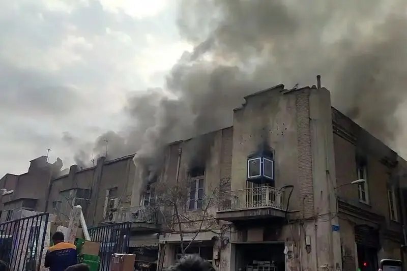 گراند هتل در آتش سوخت/ معاون میراث فرهنگی تهران: علت آتش‌سوزی و میزان خسارت هنوز مشخص نیست