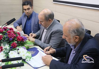 تفاهم‌نامه همکاری میان پژوهشگاه فضایی ایران و مجمع خیران نخبه‌پرور فارس به امضا رسید