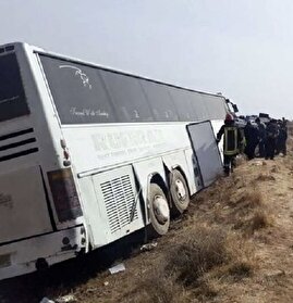 انحراف اتوبوس در شیراز؛ ۲۲ نفر مصدوم شدند