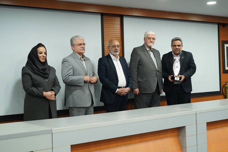 بیمه پاسارگاد موفق به دریافت تندیس بلورین سطح ۱ هشتمین دوره «جایزه بینالمللی مدیریت دانشی KM۴D» شد بیمه پاسارگاد موفق به دریافت تندیس بلورین سطح ۱ هشتمین دوره «جایزه بینالمللی مدیریت دانشی KM۴D» شد