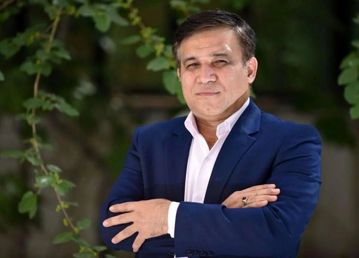 حمله شدید روزنامه اصولگرا به علی تاجرنیا بخاطر استفاده از نام 