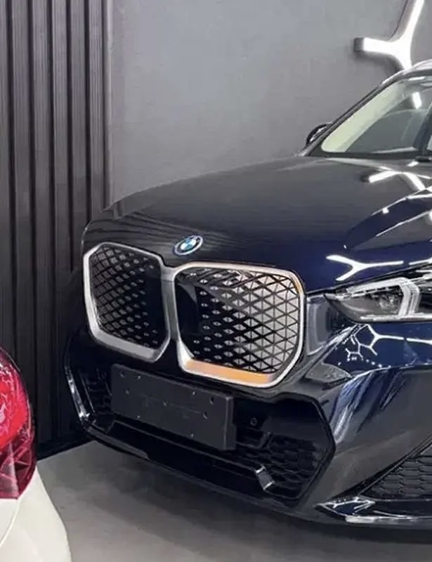 بی‌ام‌و iX۱ ۲۰۲۵؛ شاسی‌بلند تمام برقی آلمانی در ایران