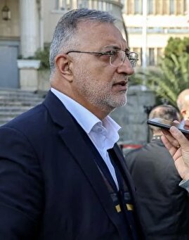 توجیه زاکانی درباره چمن‌کاری «میدان آزادی»: کم‌آب‌بر هستند!