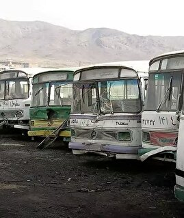 شهرداری تهران اتوبوس‌های اسقاطی دودزا را رنگ کرد و به خیابان برگرداند | هرچه زودتر بنزین سوپر را بدون واسطه با قیمت متعارف عرضه کنید